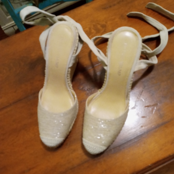 Ivanka Trump wedges - Picture 2 of 5